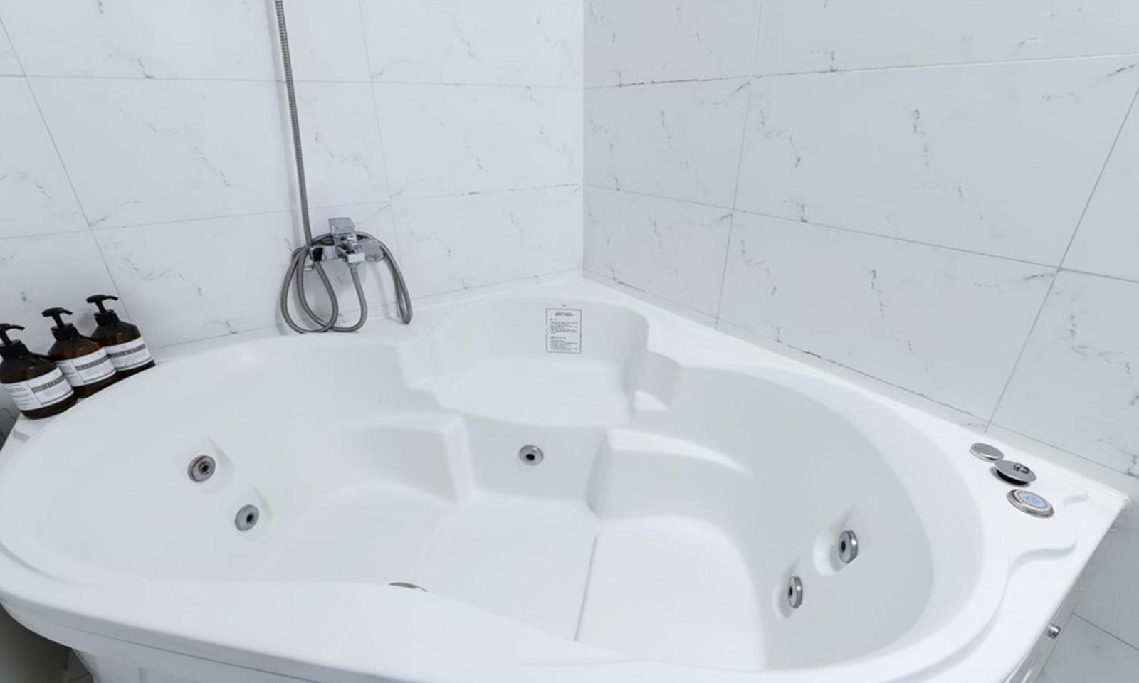 Gumi Time Hotel Екстер'єр фото