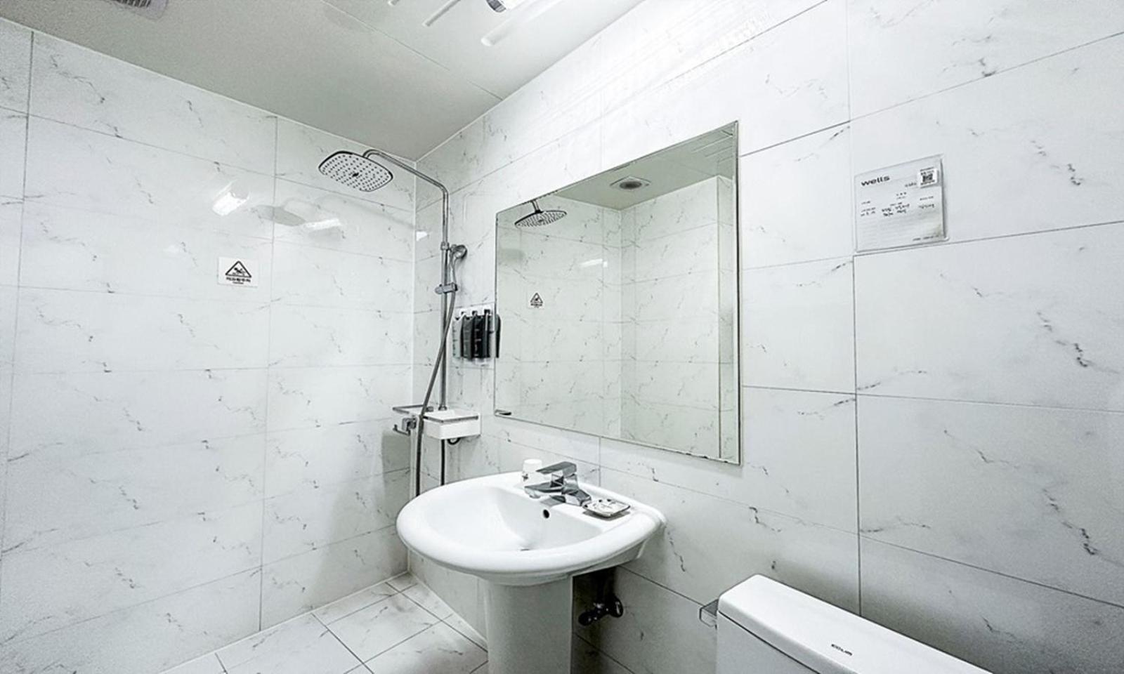 Gumi Time Hotel Екстер'єр фото