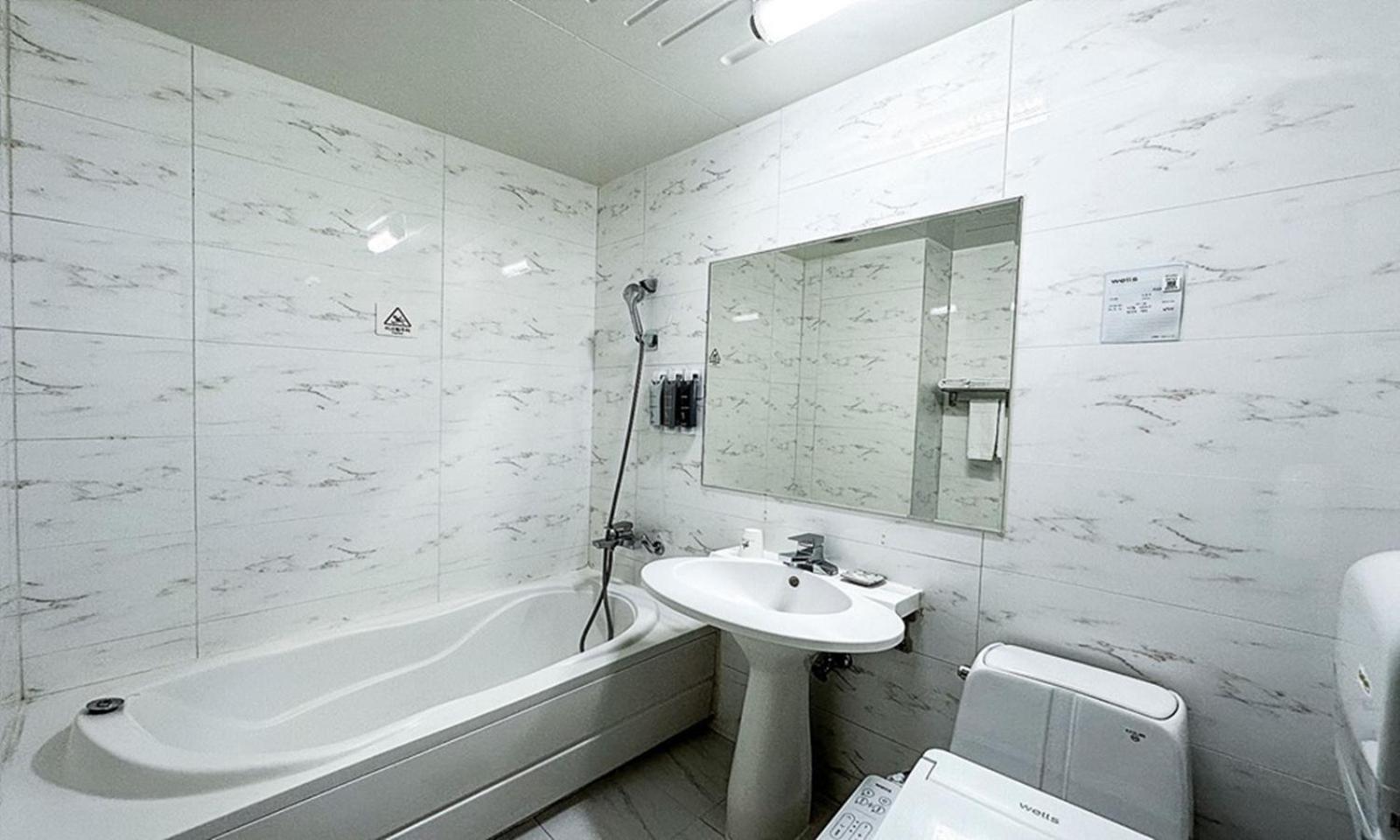 Gumi Time Hotel Екстер'єр фото